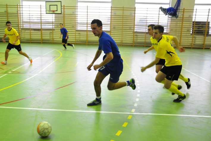 Grali tak, że z lampy sypał się kurz  ZDJĘCIA