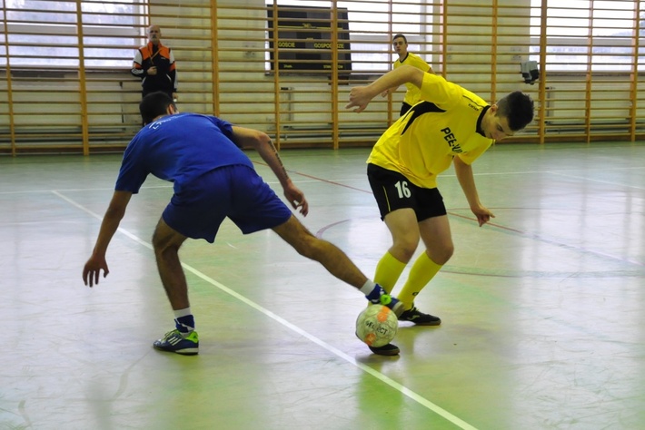 Grali tak, że z lampy sypał się kurz  ZDJĘCIA