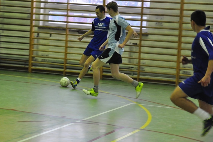 Grali tak, że z lampy sypał się kurz  ZDJĘCIA