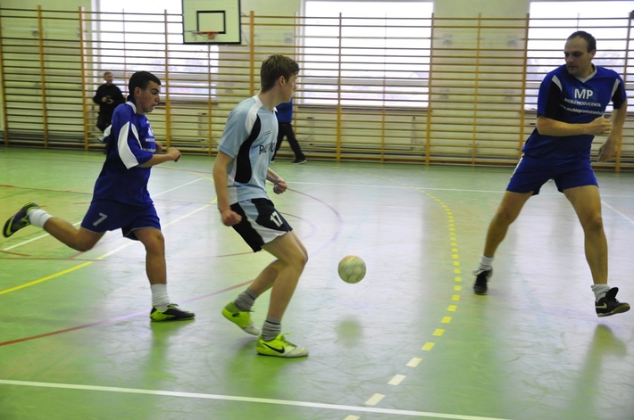 Grali tak, że z lampy sypał się kurz  ZDJĘCIA