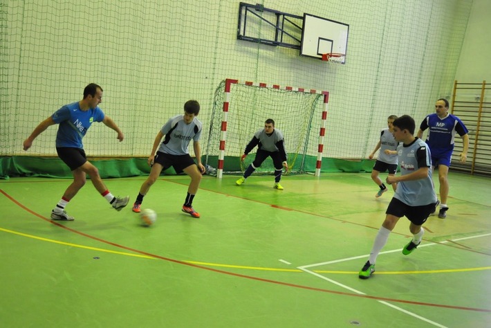 Grali tak, że z lampy sypał się kurz  ZDJĘCIA