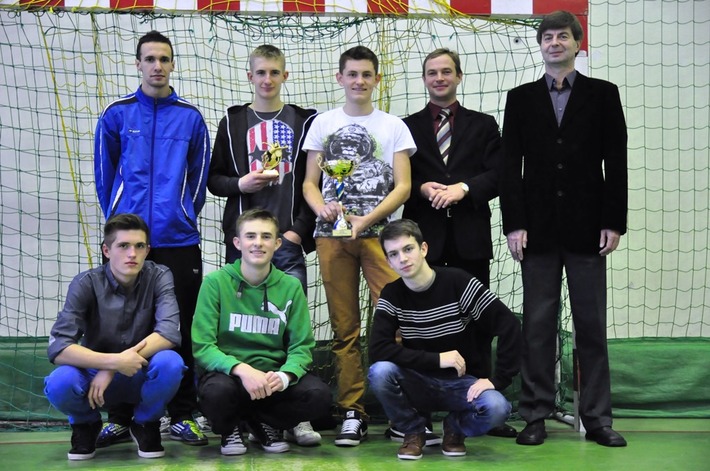 Grali tak, że z lampy sypał się kurz  ZDJĘCIA