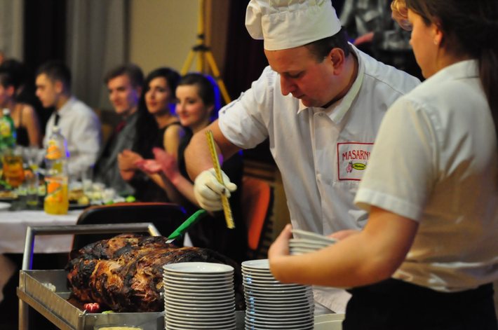 Z pieczonym dzikiem na sto dni przed maturą ZDJĘCIA