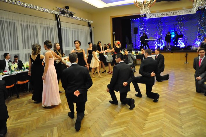 Z pieczonym dzikiem na sto dni przed maturą ZDJĘCIA