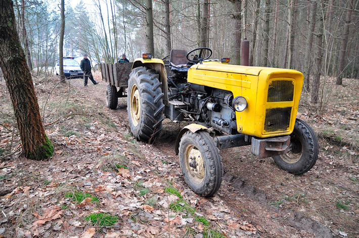 Kolizja z taką przyczepą na najbardziej ruchliwej drodze  ZDJĘCIA