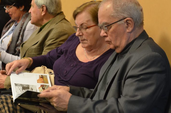 Wszystkie zakamarki wypełnione zdjęciami ZDJĘCIA