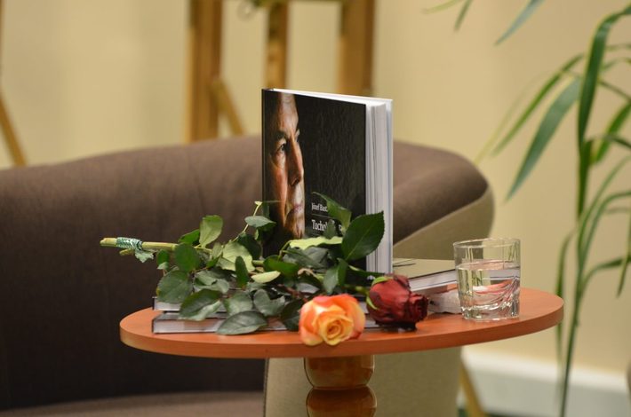 Wszystkie zakamarki wypełnione zdjęciami ZDJĘCIA