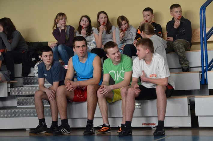 Z wypadkami drogowymi wygrywali pod siatką ZDJĘCIA