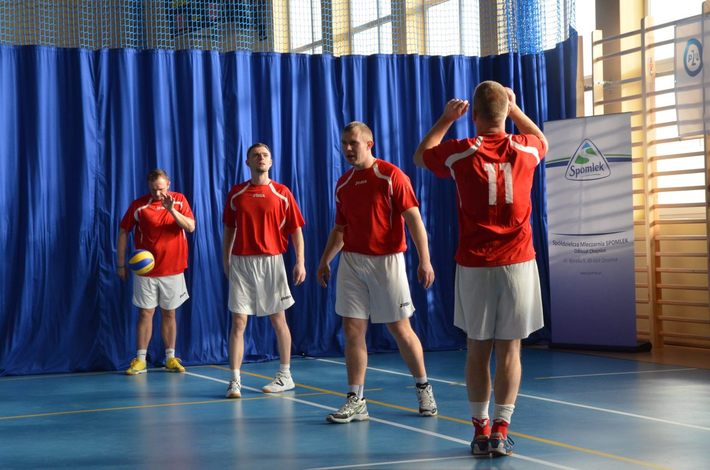 Z wypadkami drogowymi wygrywali pod siatką ZDJĘCIA