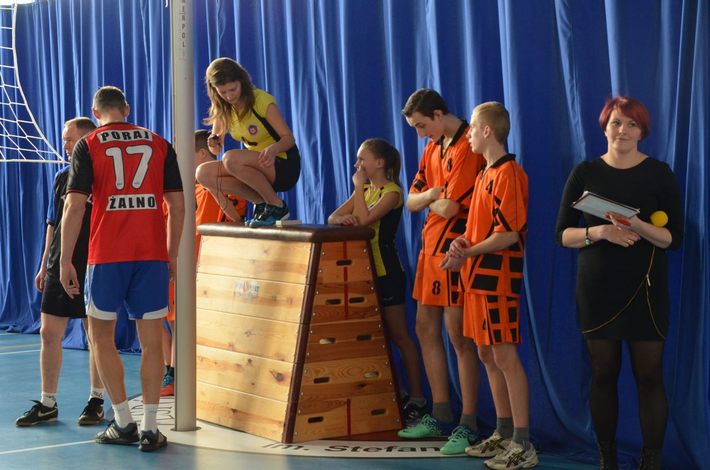 Z wypadkami drogowymi wygrywali pod siatką ZDJĘCIA