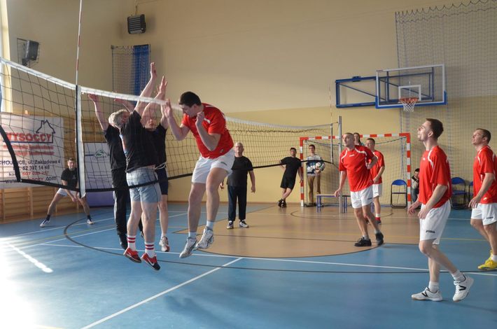 Z wypadkami drogowymi wygrywali pod siatką ZDJĘCIA