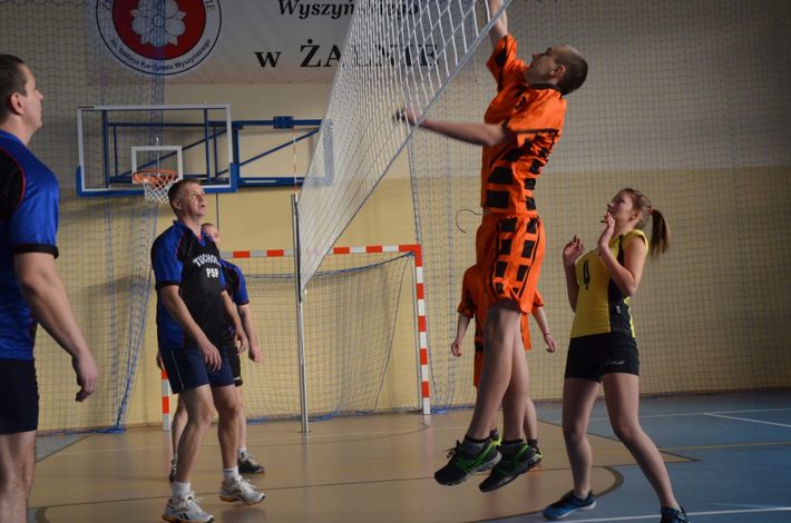 Z wypadkami drogowymi wygrywali pod siatką ZDJĘCIA