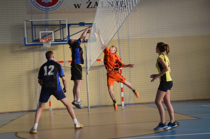 Z wypadkami drogowymi wygrywali pod siatką ZDJĘCIA