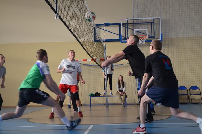 Z wypadkami drogowymi wygrywali pod siatką ZDJĘCIA