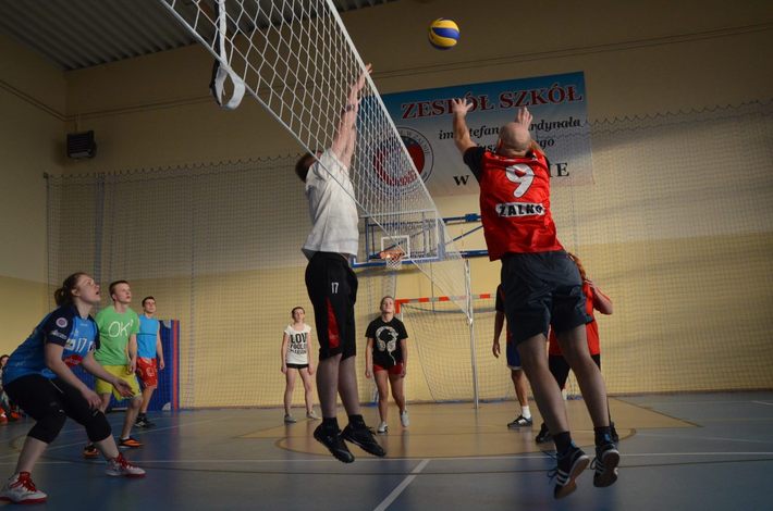 Z wypadkami drogowymi wygrywali pod siatką ZDJĘCIA