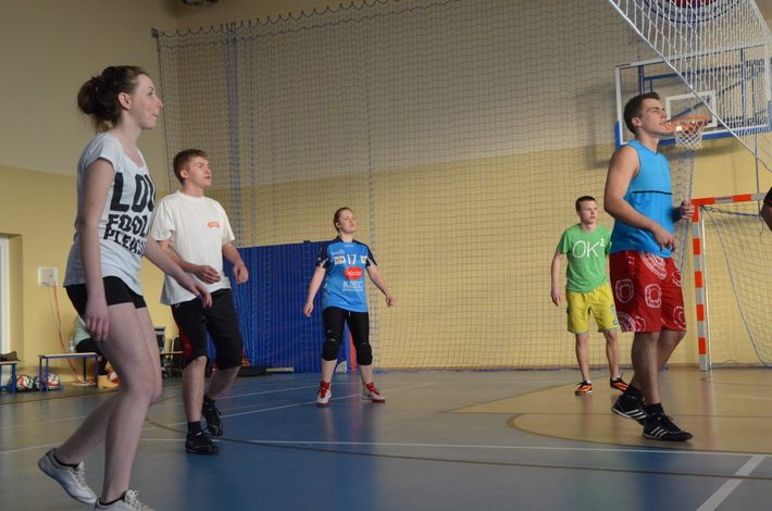 Z wypadkami drogowymi wygrywali pod siatką ZDJĘCIA