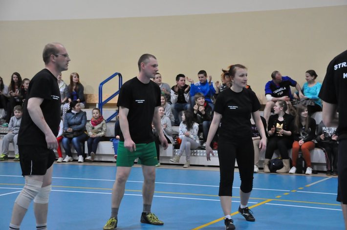 Z wypadkami drogowymi wygrywali pod siatką ZDJĘCIA