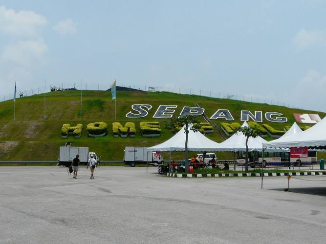 Formuła 1 w Malezji, żużel w Nowej Zelandii - Tuchola na końcu świata  ZDJĘCIA