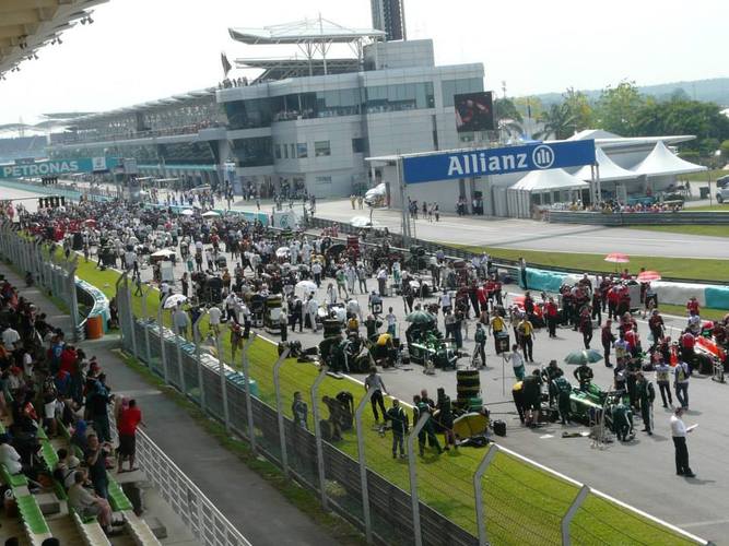 Formuła 1 w Malezji, żużel w Nowej Zelandii - Tuchola na końcu świata  ZDJĘCIA