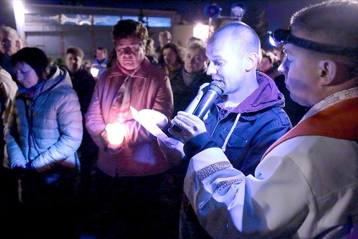 Nieśliśmy krzyż ulicami Tucholi ZDJĘCIA