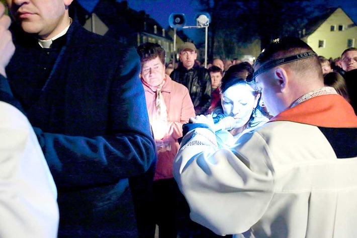 Nieśliśmy krzyż ulicami Tucholi ZDJĘCIA