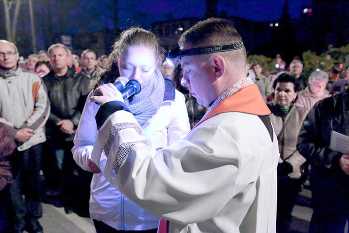 Nieśliśmy krzyż ulicami Tucholi ZDJĘCIA