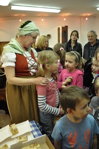 Co można robić nocą w muzeum? GALERIA