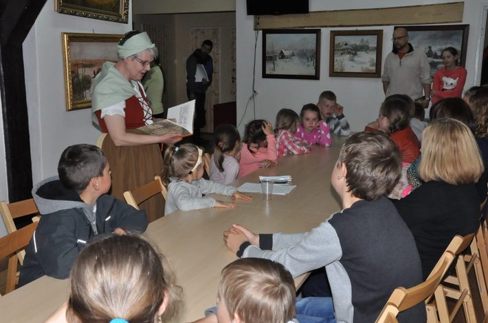 Co można robić nocą w muzeum? GALERIA