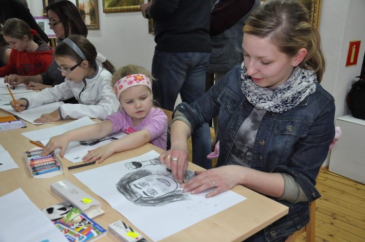 Co można robić nocą w muzeum? GALERIA