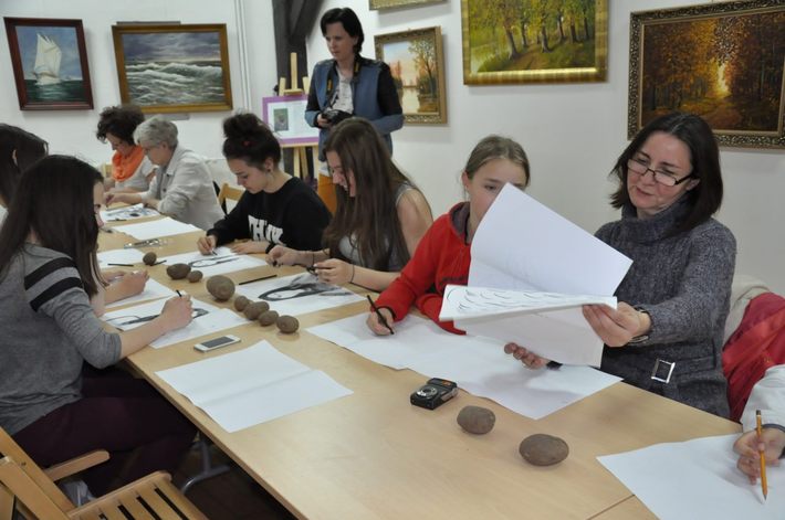 Co można robić nocą w muzeum? GALERIA