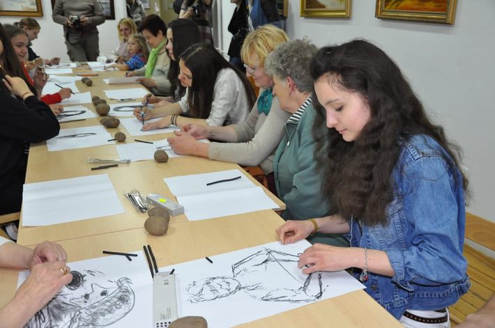 Co można robić nocą w muzeum? GALERIA