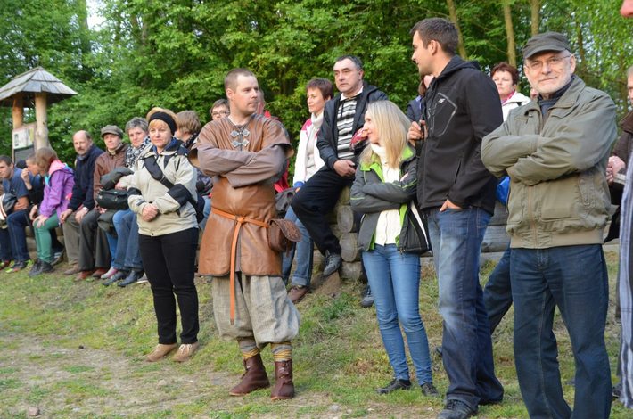 Z wojami przy ognisku GALERIA