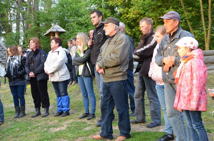 Z wojami przy ognisku GALERIA