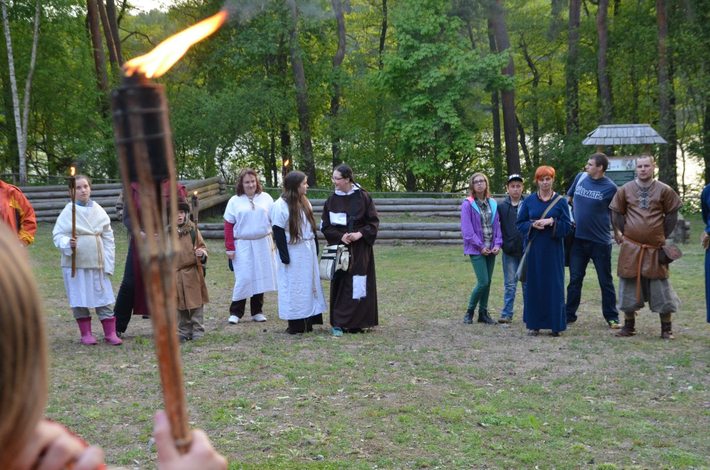 Z wojami przy ognisku GALERIA