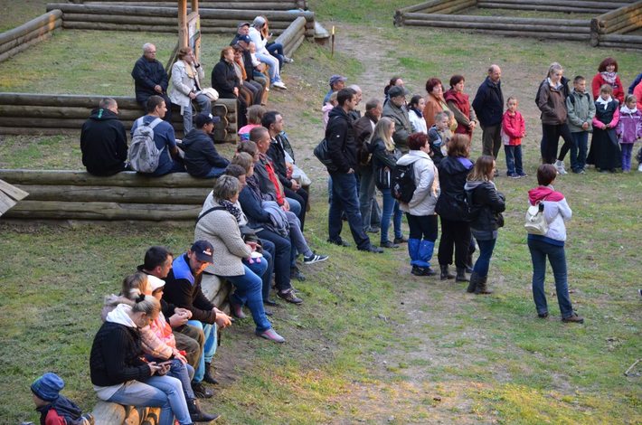 Z wojami przy ognisku GALERIA