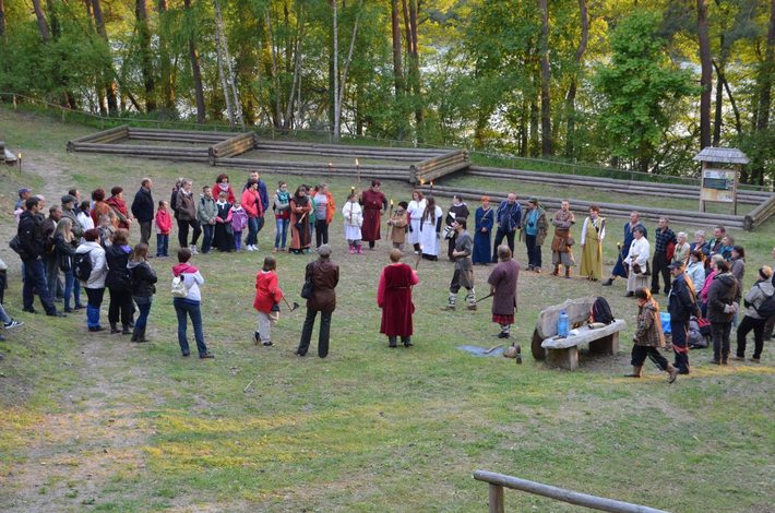 Z wojami przy ognisku GALERIA