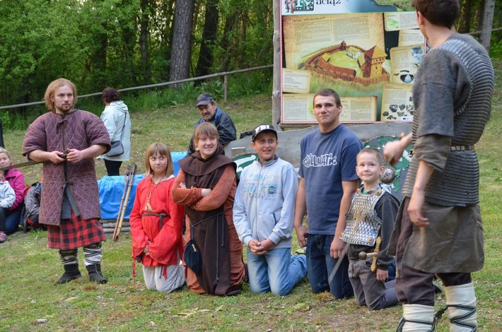 Z wojami przy ognisku GALERIA