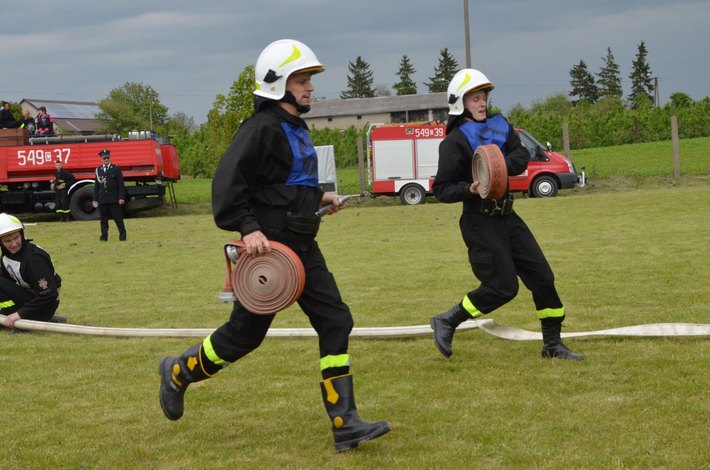 Kiełpin i Legbąd strażakami stoją