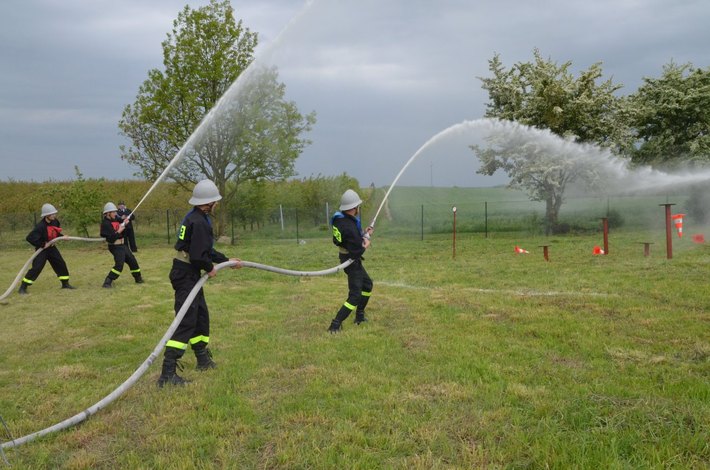 Kiełpin i Legbąd strażakami stoją