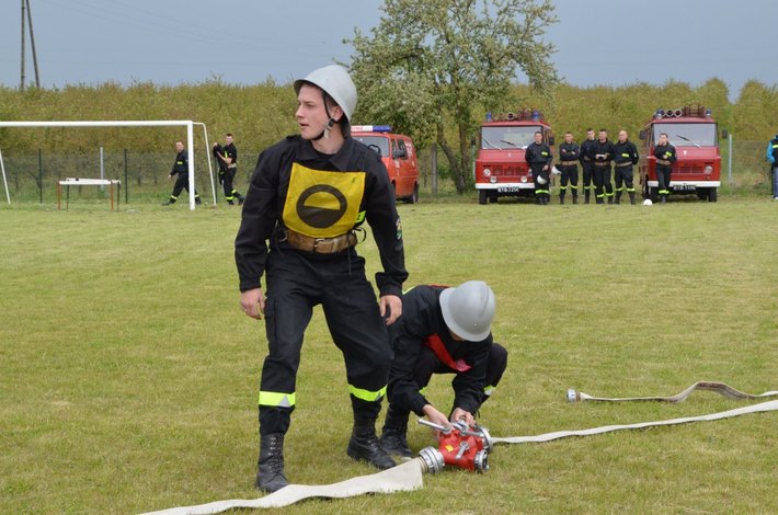 Kiełpin i Legbąd strażakami stoją