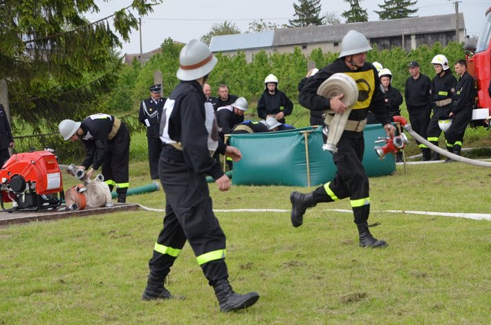 Kiełpin i Legbąd strażakami stoją