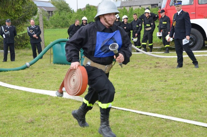 Kiełpin i Legbąd strażakami stoją