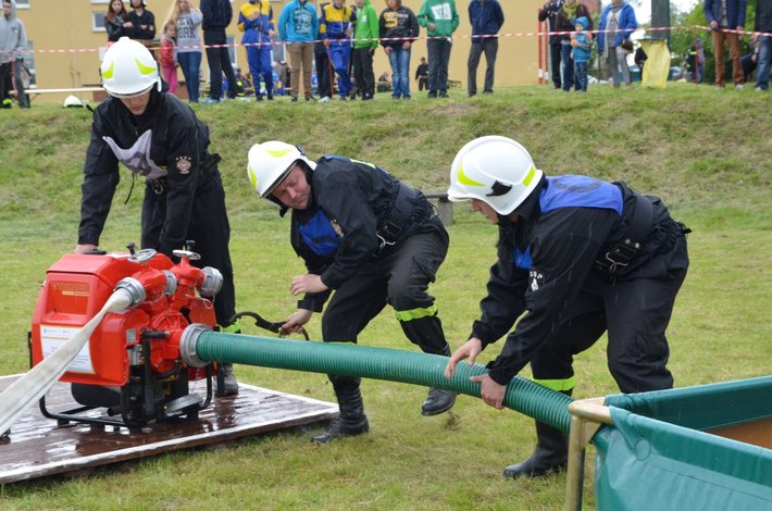 Kiełpin i Legbąd strażakami stoją