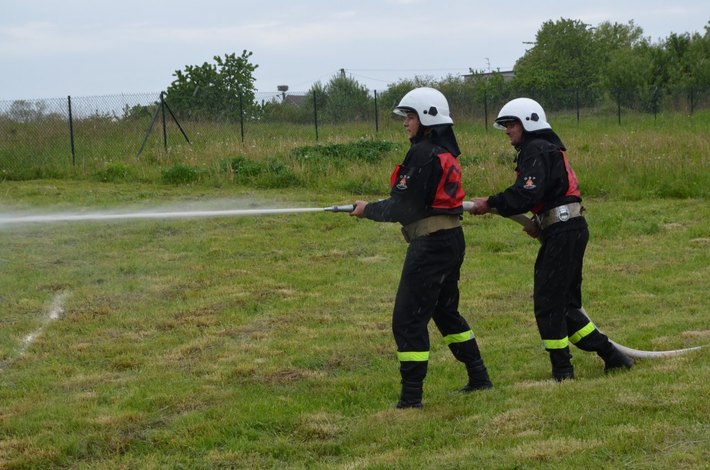 Kiełpin i Legbąd strażakami stoją