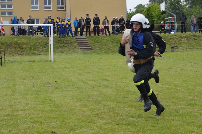 Kiełpin i Legbąd strażakami stoją