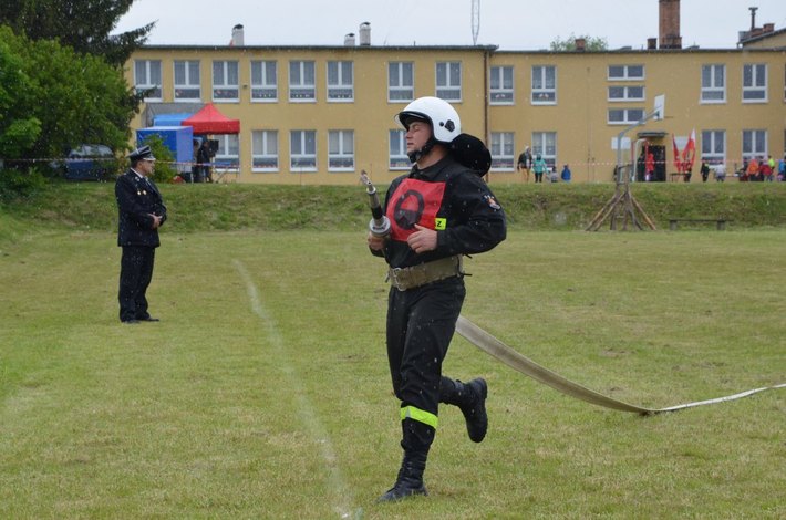Kiełpin i Legbąd strażakami stoją