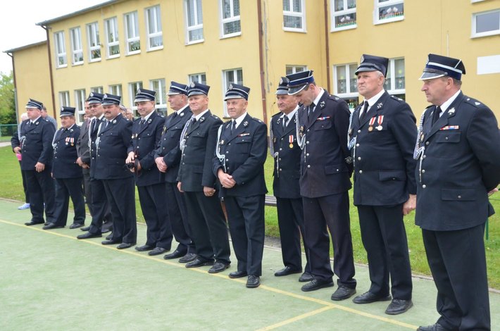 Kiełpin i Legbąd strażakami stoją