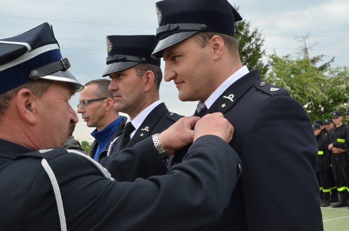 Kiełpin i Legbąd strażakami stoją