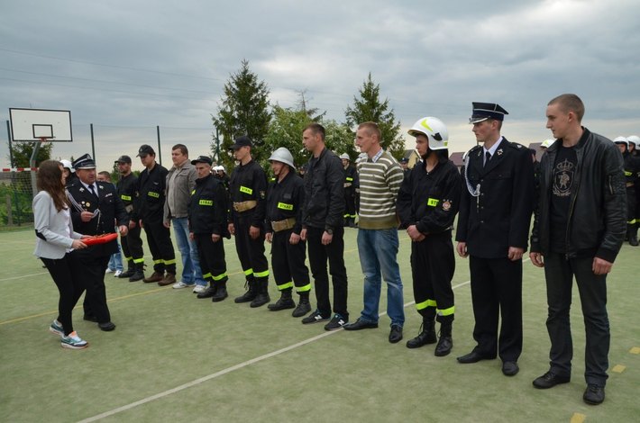 Kiełpin i Legbąd strażakami stoją