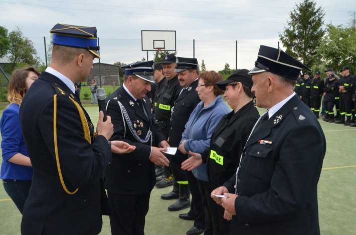 Kiełpin i Legbąd strażakami stoją